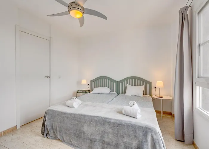 Tropical Views By Sunkeyrents 아파트 칼라오살바헤